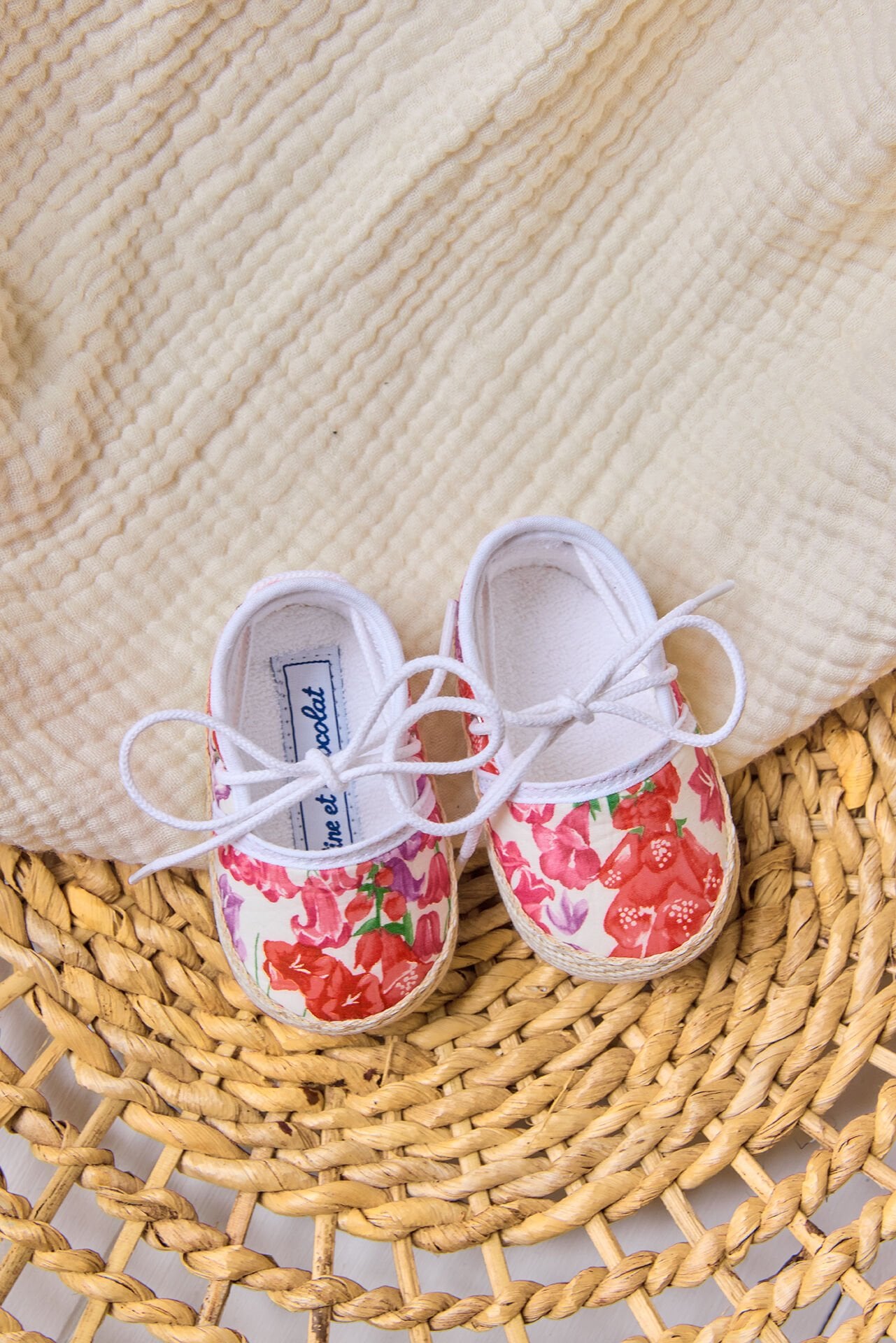 Kız Bebek Çiçek Desenli Patik