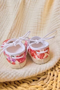 Kız Bebek Çiçek Desenli Patik