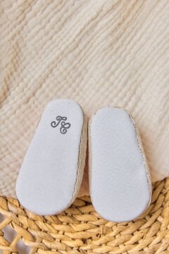 Kız Bebek Çiçek Desenli Patik