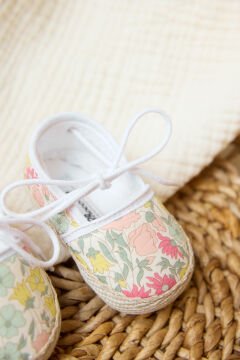 Kız Bebek Çiçek Desenli Patik