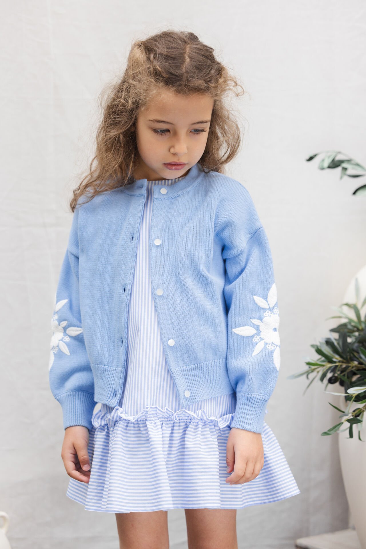 Kız Çocuk Gök Mavi Çiçek Aplikeli Hırka