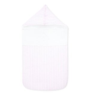 Kız Bebek Ana Kucağı Garda